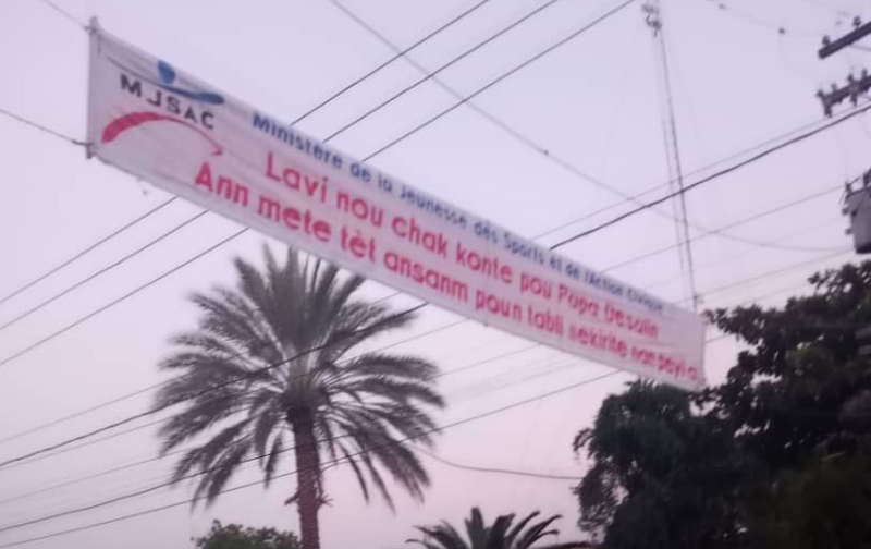 Photo n° 10 : Banderole du ministère de la Jeunesse, des Sports et de l’Action civique